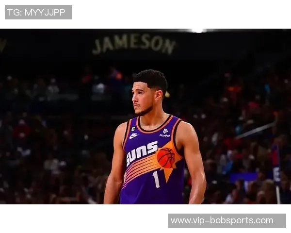 布克首节表现惊艳三分球全中助力球队轻松领先