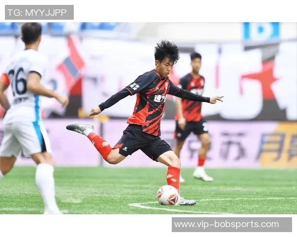 王博豪连续首发表现出色帮助邓伯什在荷乙赛中以5-2大胜对手