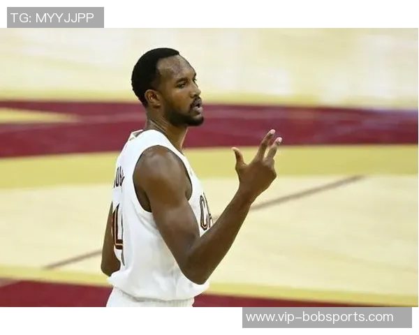 小莫布里半场表现出色7投4中贡献11分4篮板1助攻1盖帽