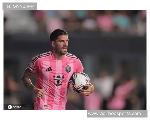 梅西苏牙德保罗齐聚海得拉巴球场包厢观赛引发球迷热议