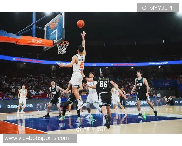 上海新援崔晓龙训练受伤将缺席揭幕战球队面临人员短缺挑战