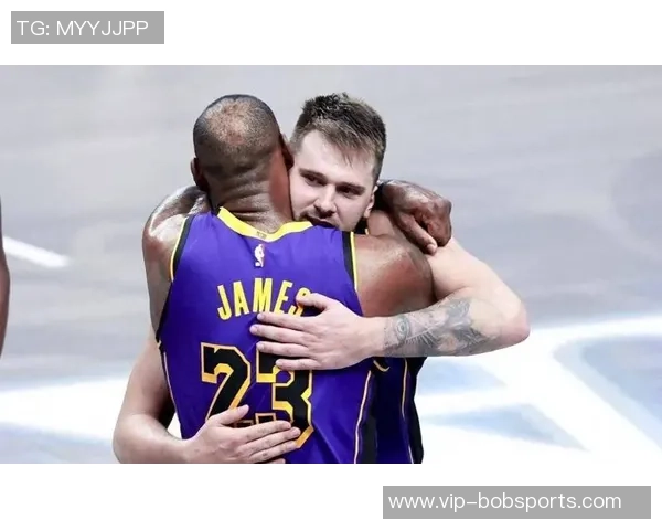 东契奇盛赞詹姆斯融入球队能力强调他多才多艺无人能挡