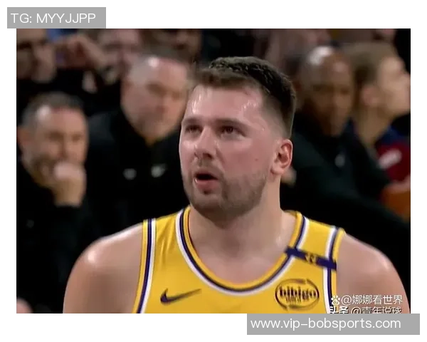 进攻火力全开三球首节10分钟狂砍15分3板展现绝佳状态 进攻火力全开三球首节10分钟狂砍15分3板展现绝佳状态