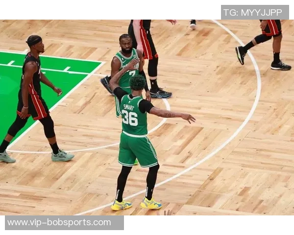 小莫布里攻防两端表现出色12投9中贡献18分10板2断2帽正负值高达26 小莫布里攻防两端表现出色12投9中贡献18分10板2断2帽正负值高达26